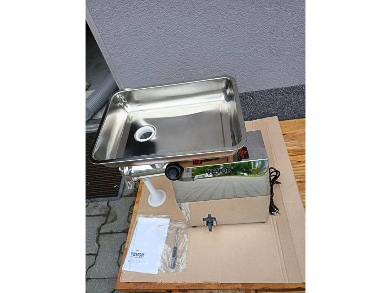 VEVOR Meat Mincer 1100 W Wielofunkcyjna elektryczna mielniczka 180 kg/h z 2 ostrzami 2 płyty szlifierskie Popychacz do kiełbasy ze stali nierdzewnej